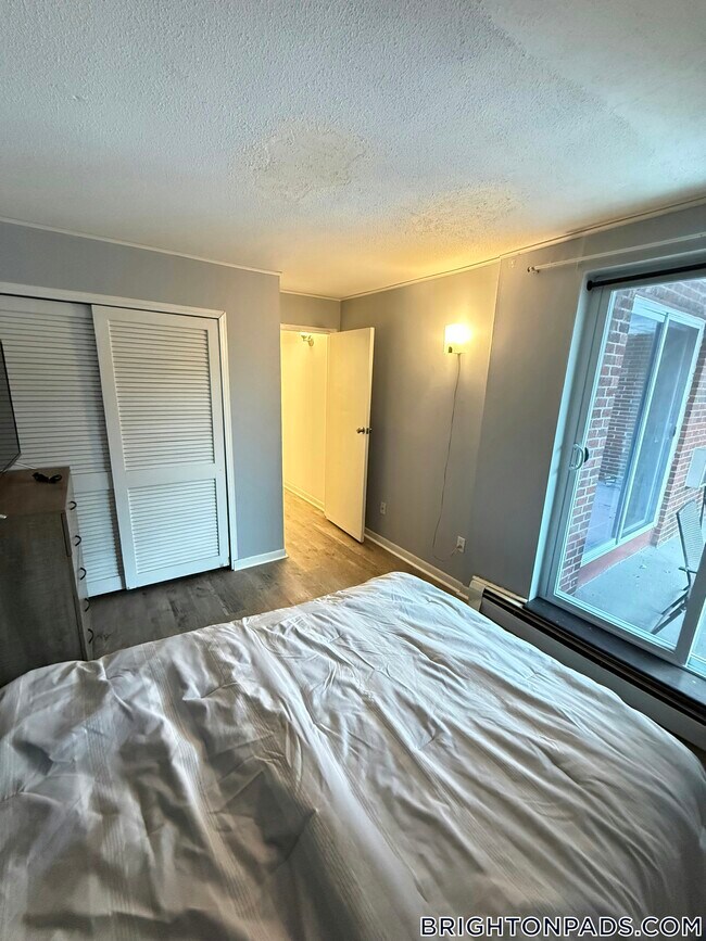 Building Photo - 140 Kenrick St