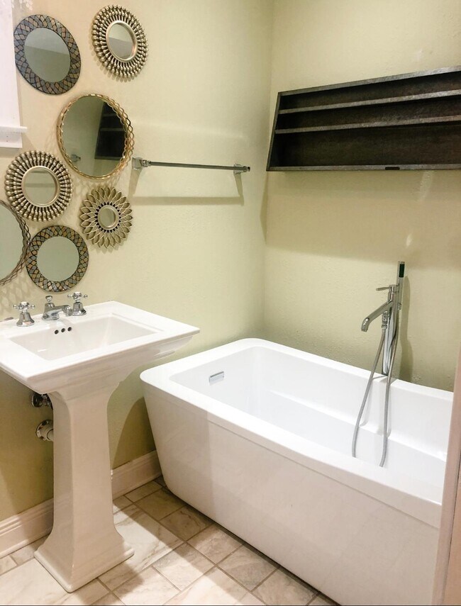 Downstairs Bathroom and Laundry - 2113 Toledano St