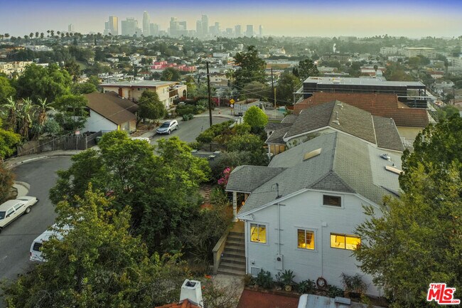 Building Photo - 1563 Lucretia Ave