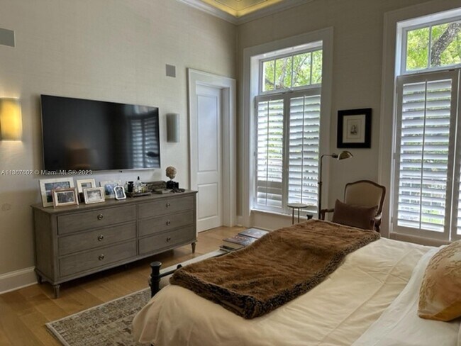 Building Photo - 645 Almeria Ave