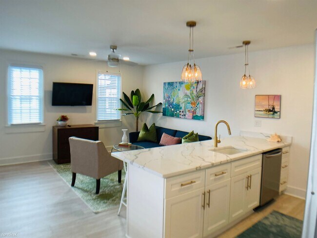 Building Photo - 2 br, 2 bath Duplex - 20 Rose Lane B UPSTAIRS