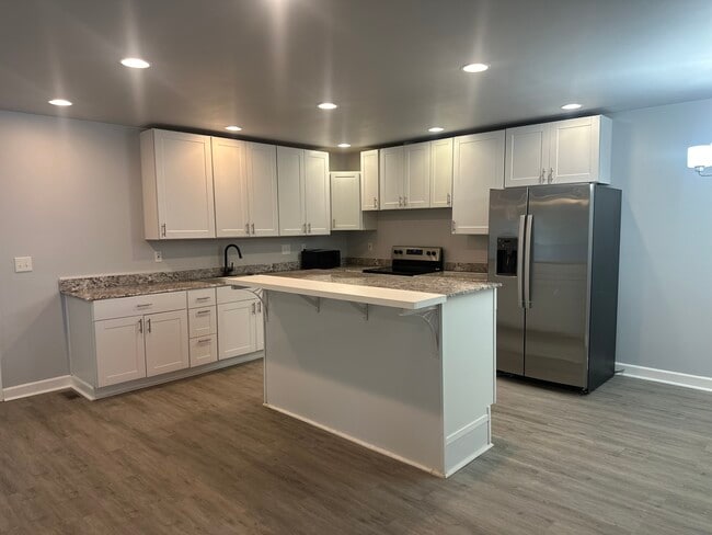 Building Photo - 110 Kensington Dr