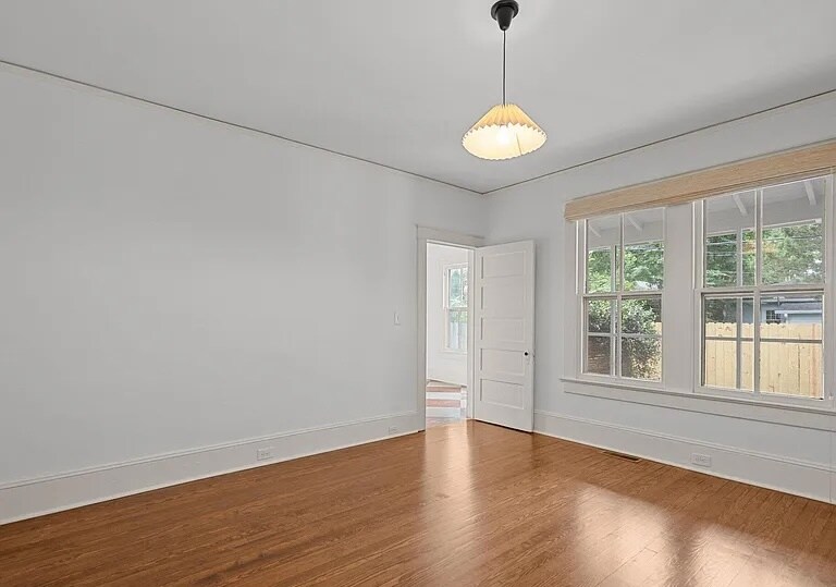 Bedroom - 1904 Wolcott Ave