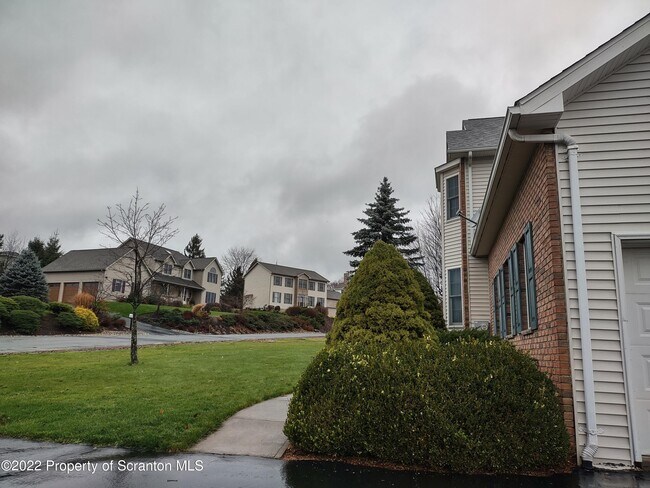 Building Photo - 1014 Fairfield Cir
