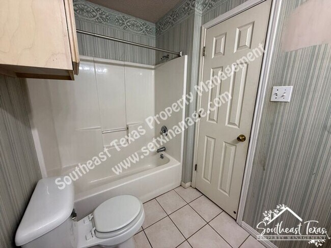 Building Photo - 7890 Jill Ln