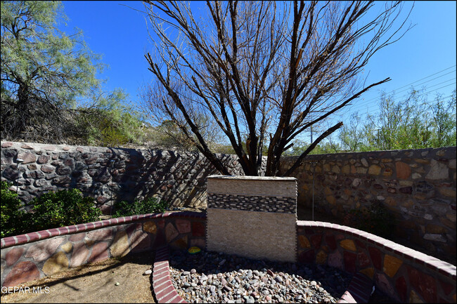 Building Photo - 7301 Corona Del Sol Dr