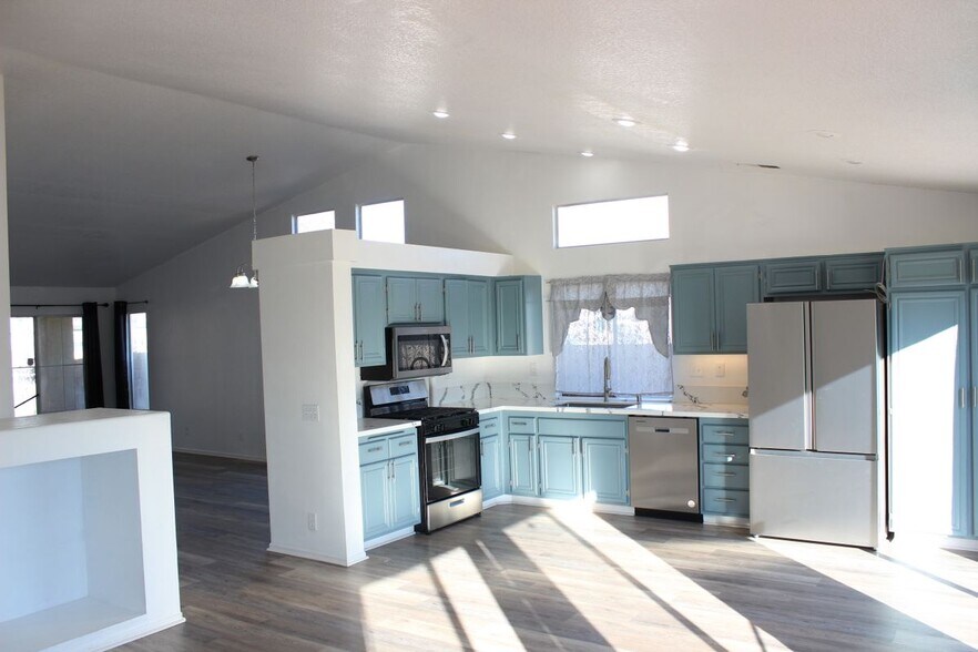 Building Photo - 44762 Shadowcrest Dr