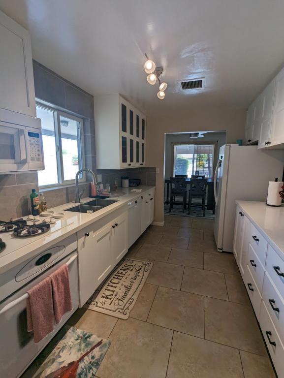 Building Photo - 1343 E Osborn Rd