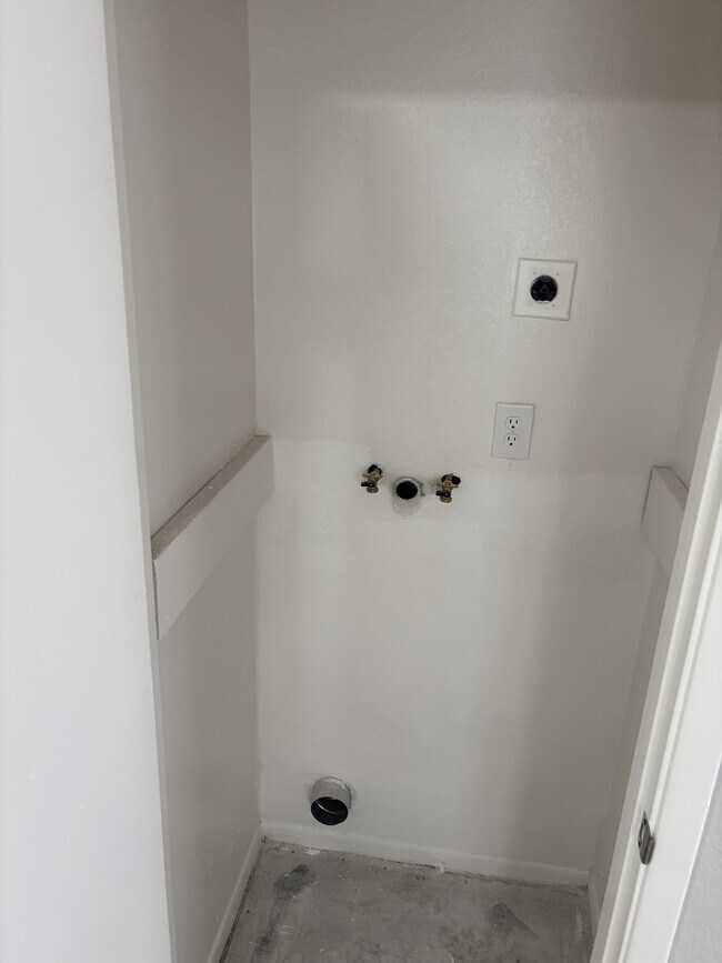 Building Photo - 168 S 54th St