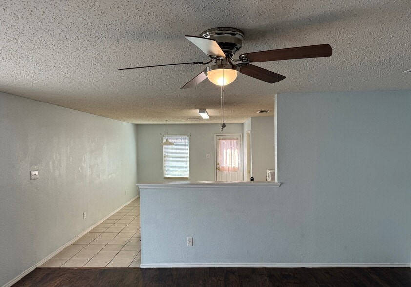 Building Photo - 2701 Margaret Ln