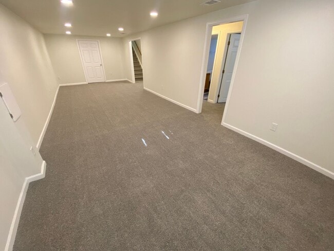 Building Photo - Updated Ranch Style Home