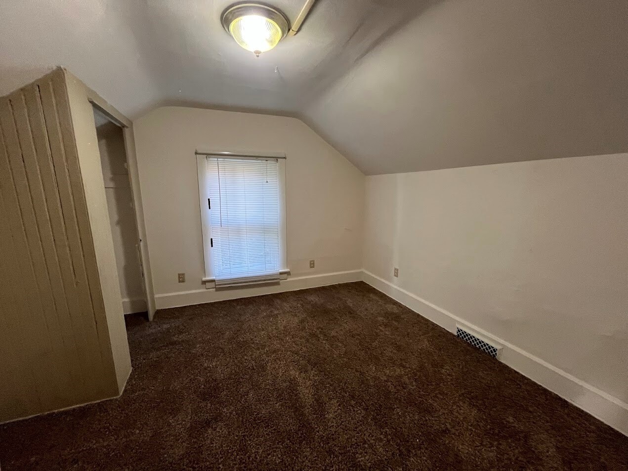 Building Photo - 917 E Johnson St