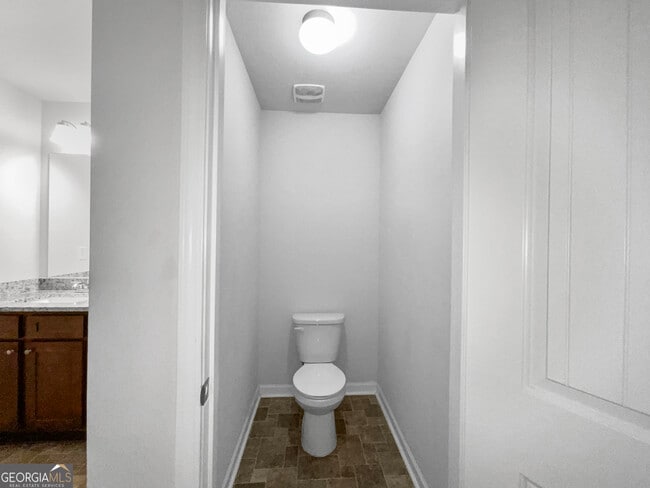 Building Photo - 202 Daisy Cir