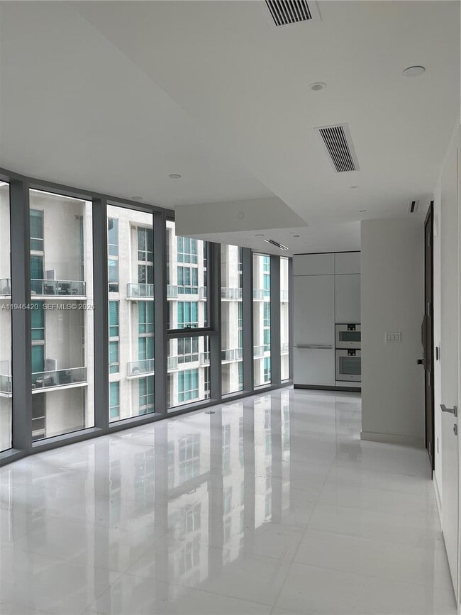 Building Photo - 300 Biscayne Blvd Way