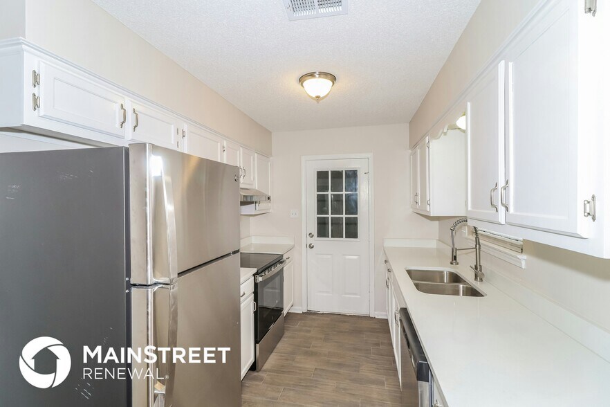 Building Photo - 7120 Oak Forest Dr