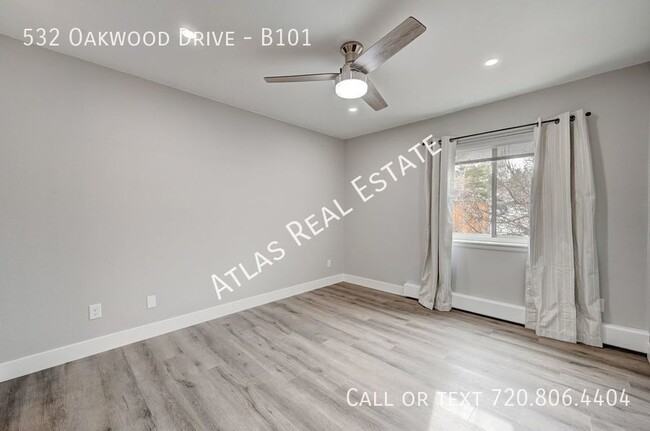 Building Photo - Immaculately End Unit 2 Bedroom, 2 Bath Co...