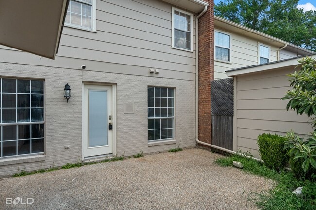 Building Photo - 421 Stratmore Dr