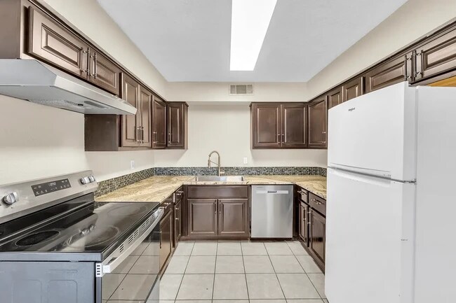 Building Photo - 3024 Tudor Ln