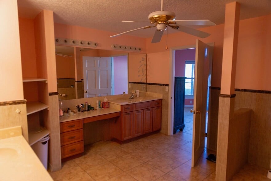 Building Photo - 315 Lazy Acres Ln