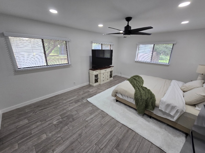 Primary Photo - 4215 Summer Breeze Ln