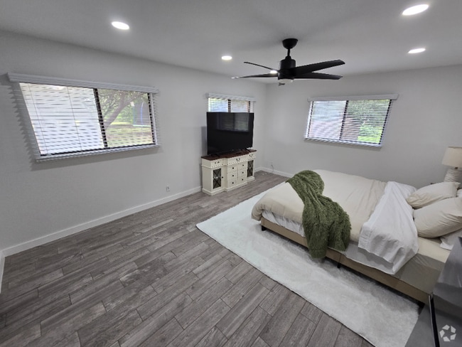 Building Photo - 4215 Summer Breeze Ln