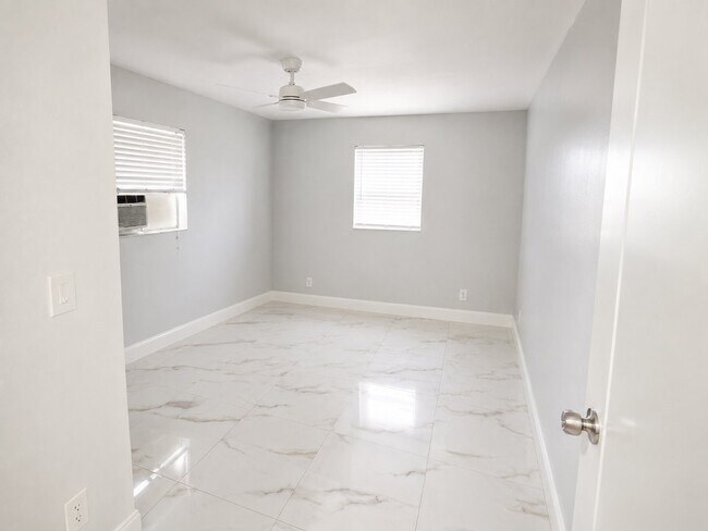Building Photo - 4054 SW 50th St