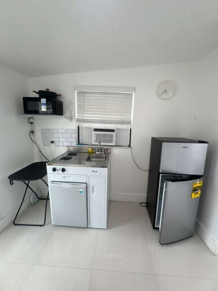 Primary Photo - 6242 SW 24th St