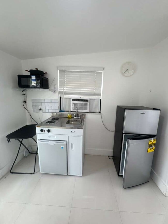 Building Photo - 6242 SW 24th St