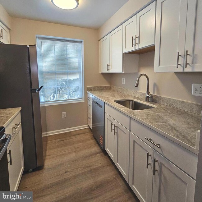 Building Photo - 8473 Aurora Ct