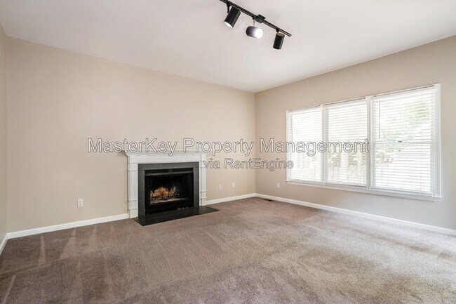 Building Photo - 1600 Nesfield Pl