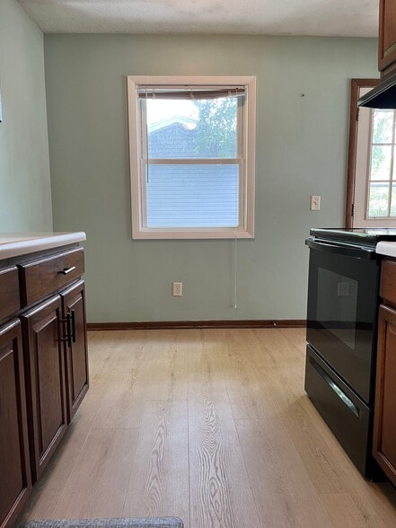 Building Photo - 807 Elm Creek Cir