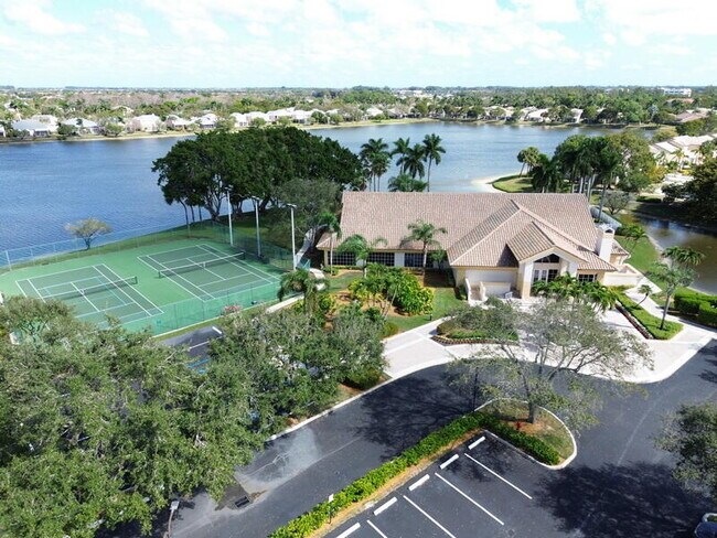 Building Photo - 10674 Oak Bend Way