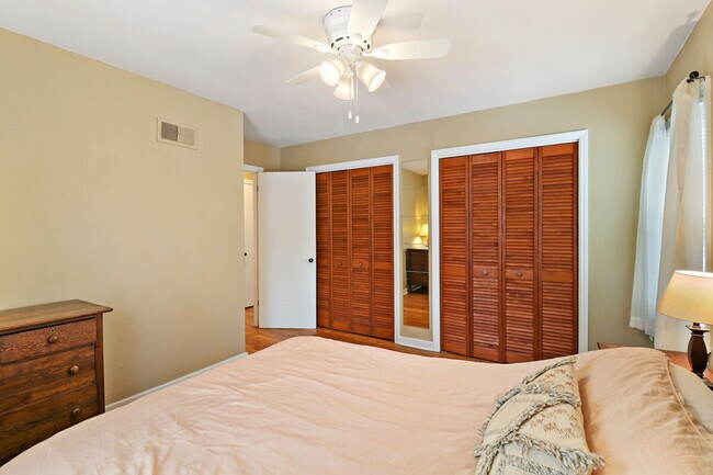 Building Photo - 3964 Grandview Ave