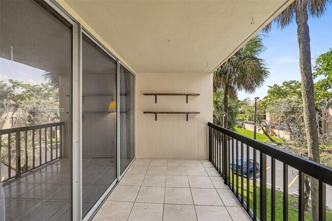 Building Photo - 10835 SW 112th Ave