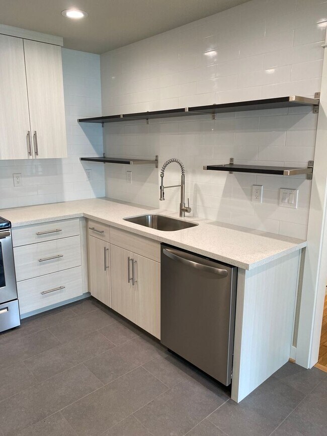 Building Photo - Modern Vintage Alberta Arts  1250sqft 1BR-...