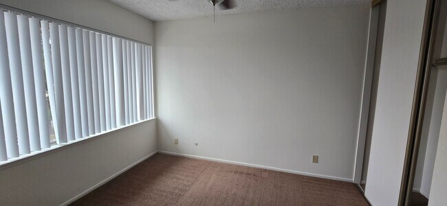 Building Photo - Todd Ranch Condo