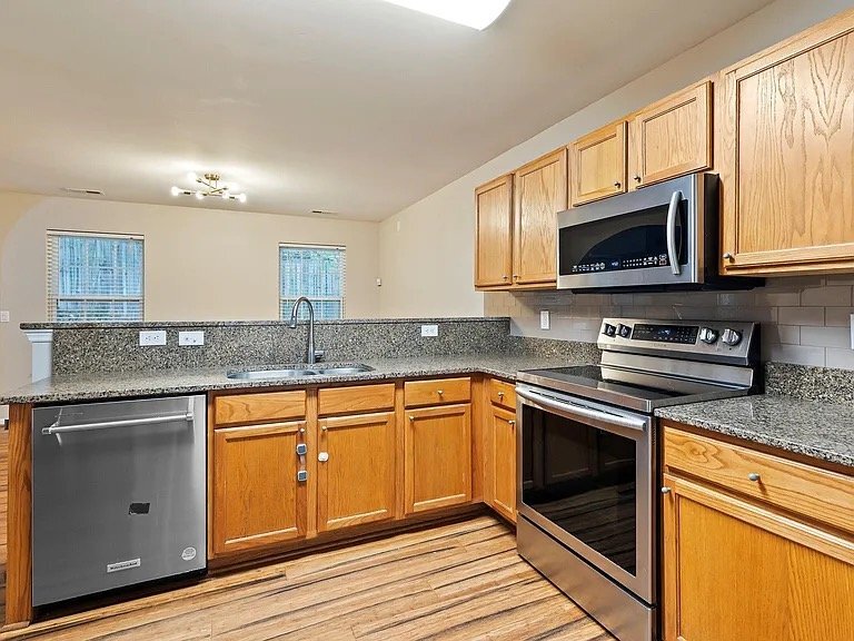 Building Photo - 11 Kinglet Ct