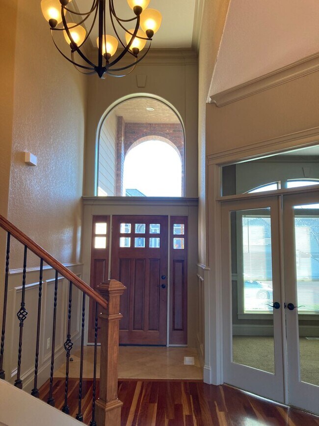 Building Photo - West Meadows Estate 2-Story Home in Salem