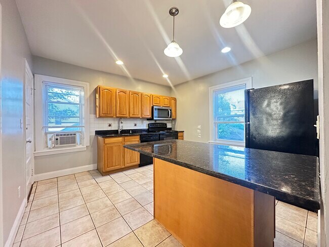 Building Photo - 47 Carolina Ave