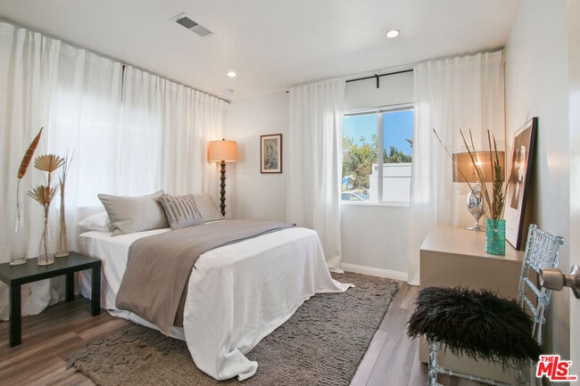 Building Photo - 6438 Rhea Ave