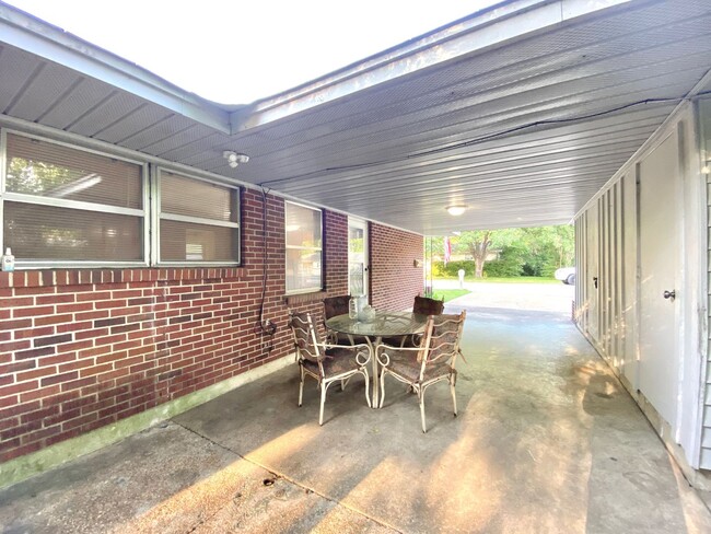 Building Photo - Single Family Home