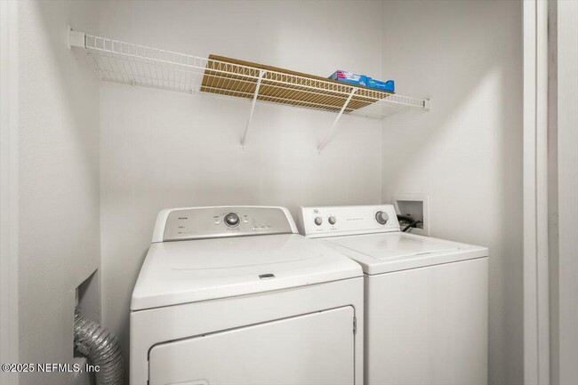 Building Photo - 10550 Baymeadows Rd