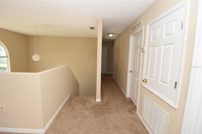 Building Photo - 27 Riverdale Ln