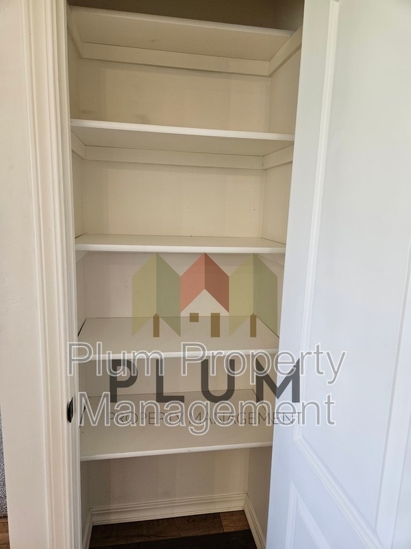 Building Photo - 522 Diane Ln