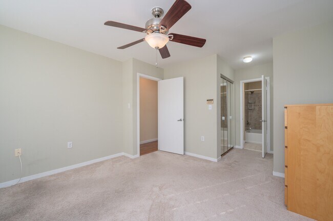 Building Photo - 35 Andrew Pl