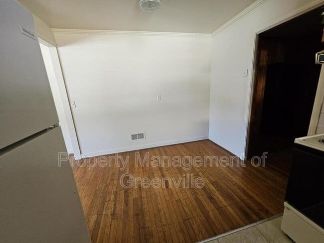 Building Photo - 9 Eisenhower Dr