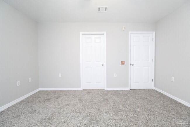 Building Photo - 701 Thornwood Pl