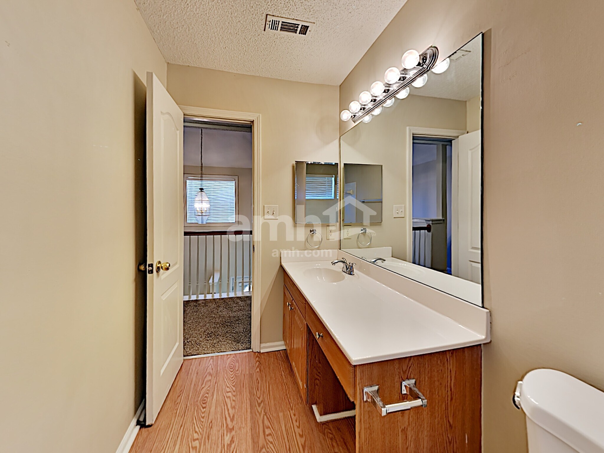 Building Photo - 724 Johnson Ct