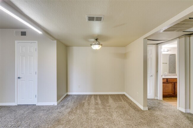 Building Photo - 4450 Sandy River Dr