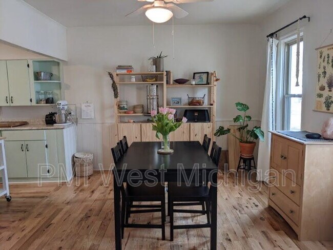 Building Photo - 103 Fitzhugh Ave SE